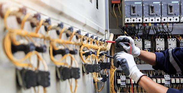 Professional Electrician technician working in Belmond, IA